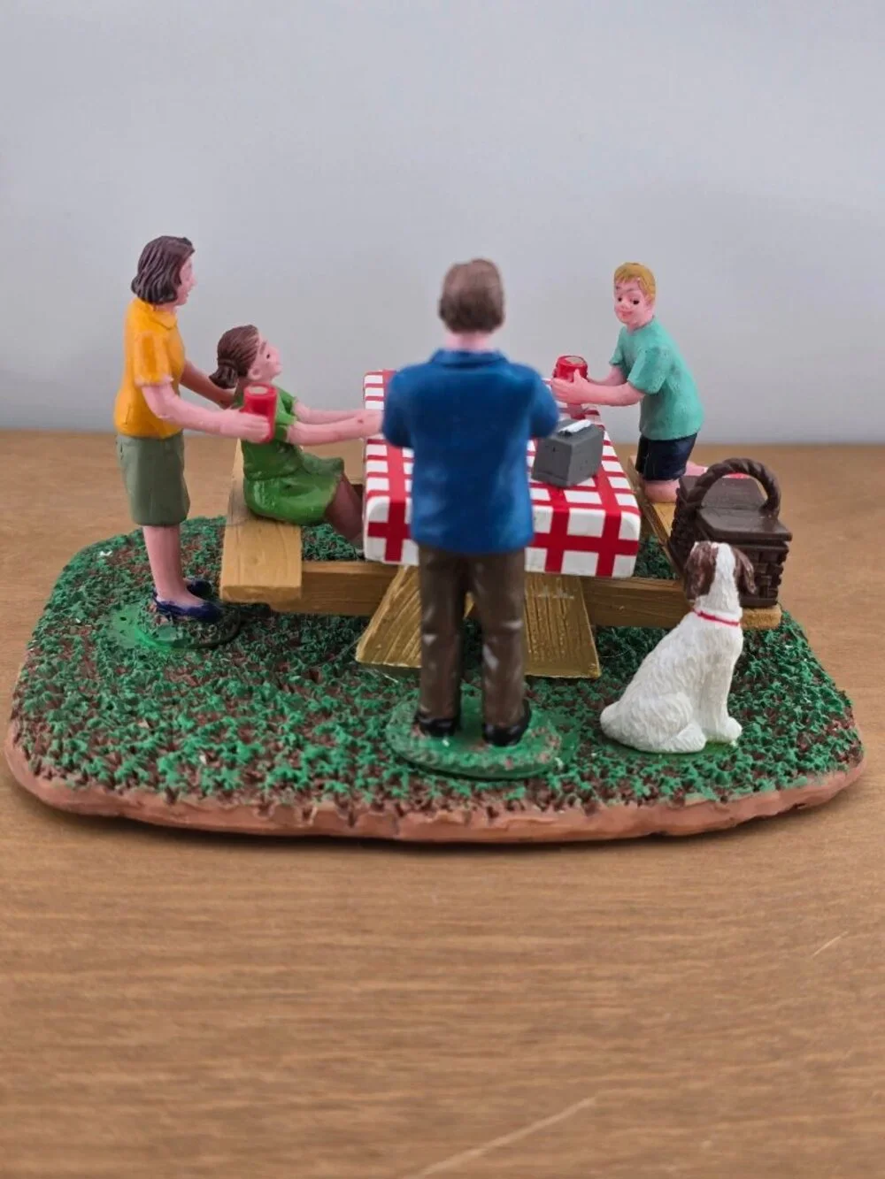 2018 Lemax Family Picnic Table Figurine Scene With Dog & Accessories Vintage